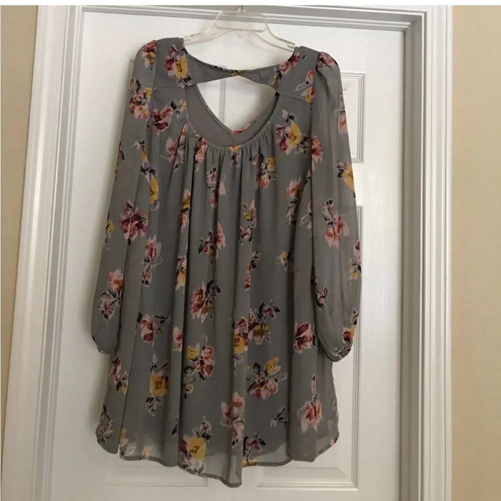 Entro Maternity Dress - Picture 2 of 3